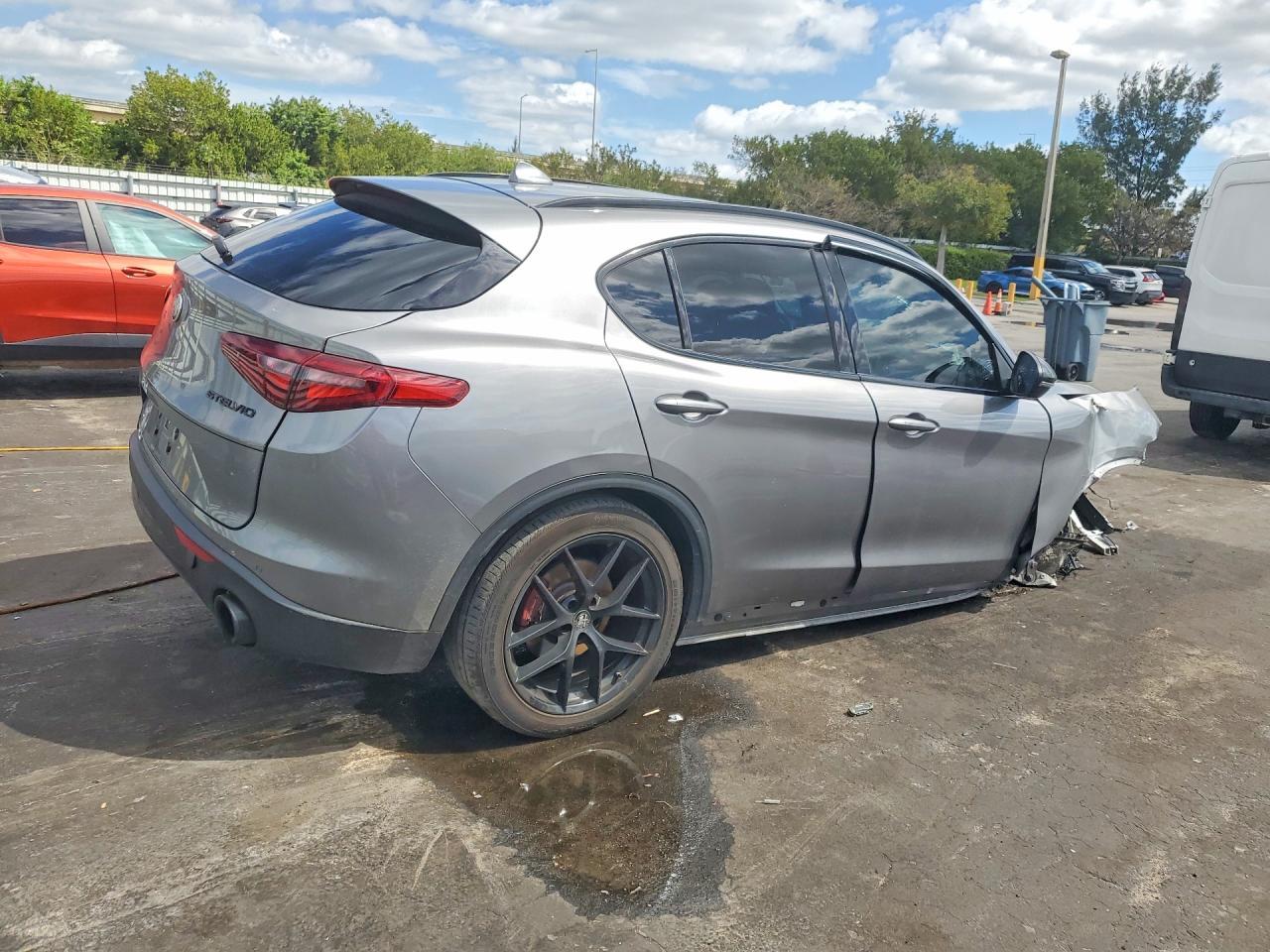 2020 Alfa Romeo Stelvio - Фото 3