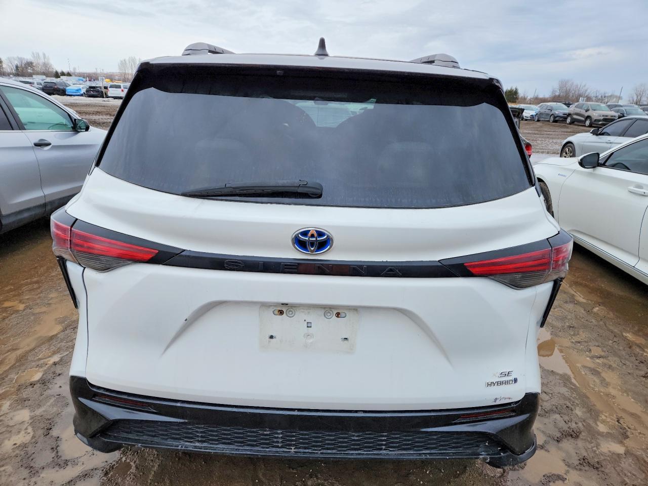 2021 Toyota Sienna Le - Image 6