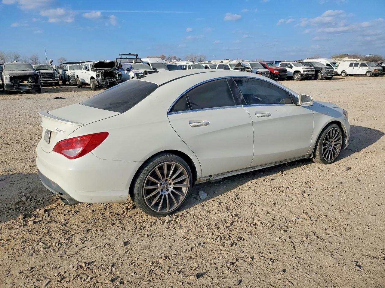 2016 Mercedes-Benz Cla 250 4Matic - Image 3