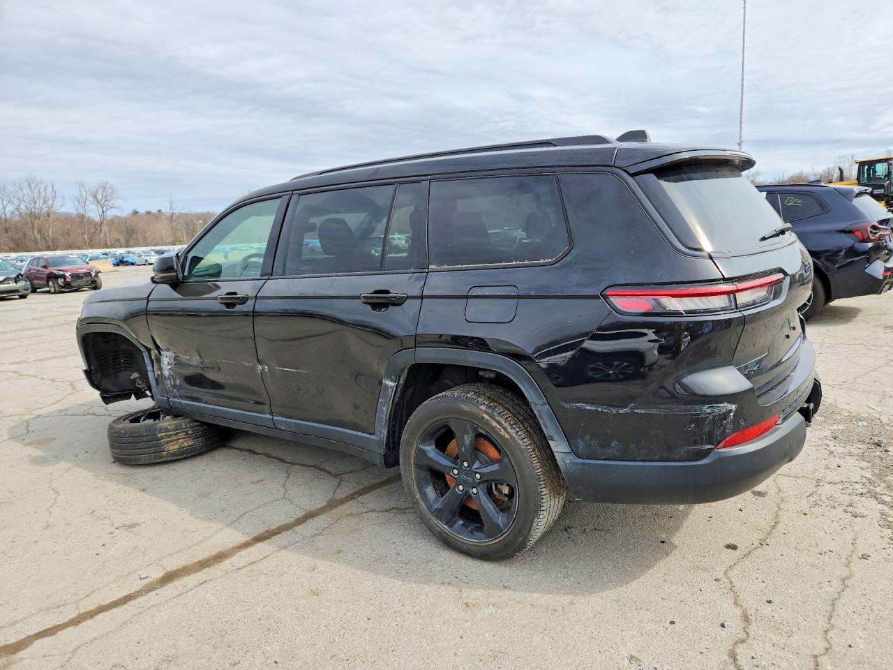 2024 Jeep Grand Cherokee L Laredo - Image 2