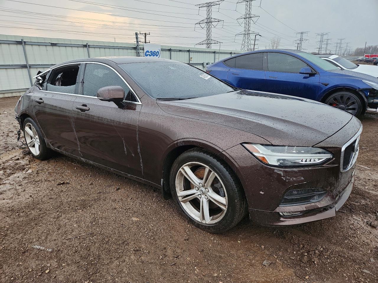2018 Volvo S90 T5 Momentum - Image 4