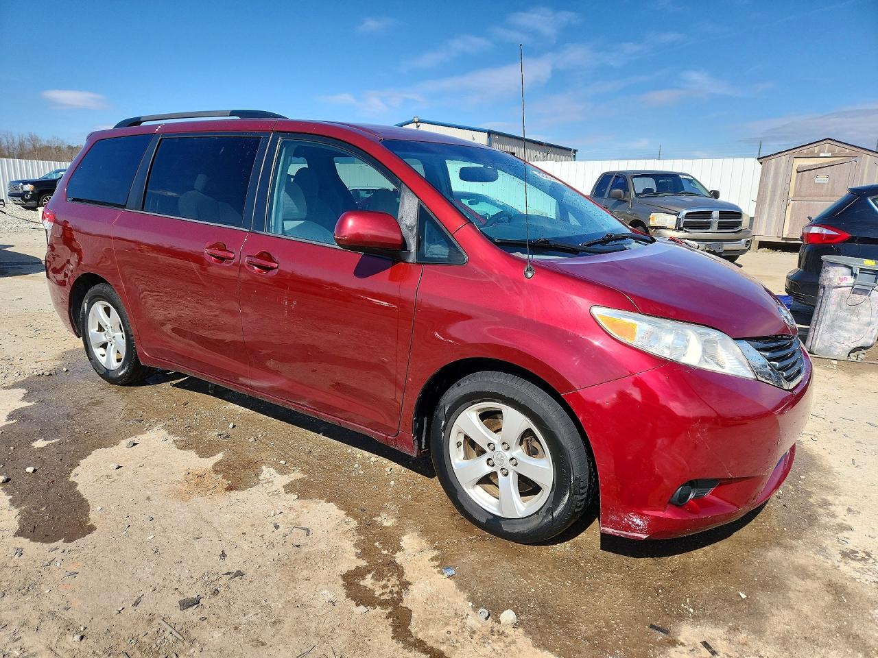 2014 Toyota Sienna Le 8-Passenger - Фото 4