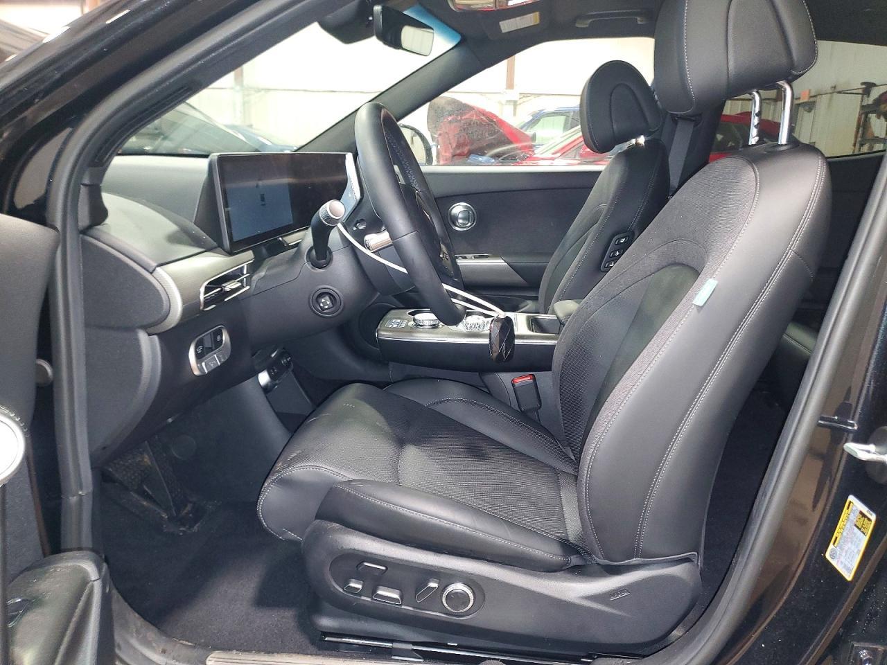 2025 Genesis Gv60 Standard - Image 7