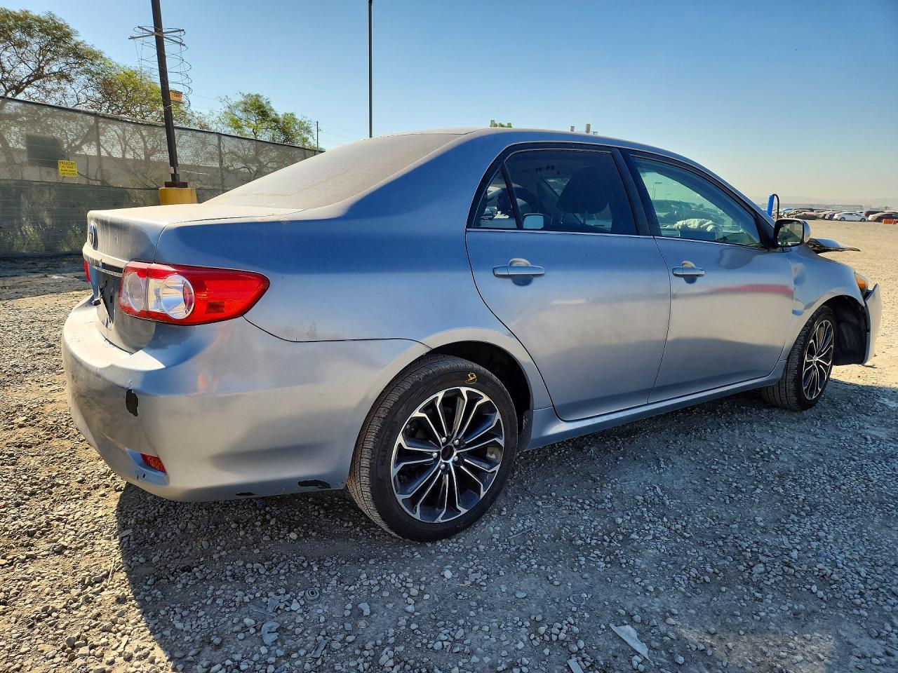 2013 Toyota Corolla Le - Фото 3