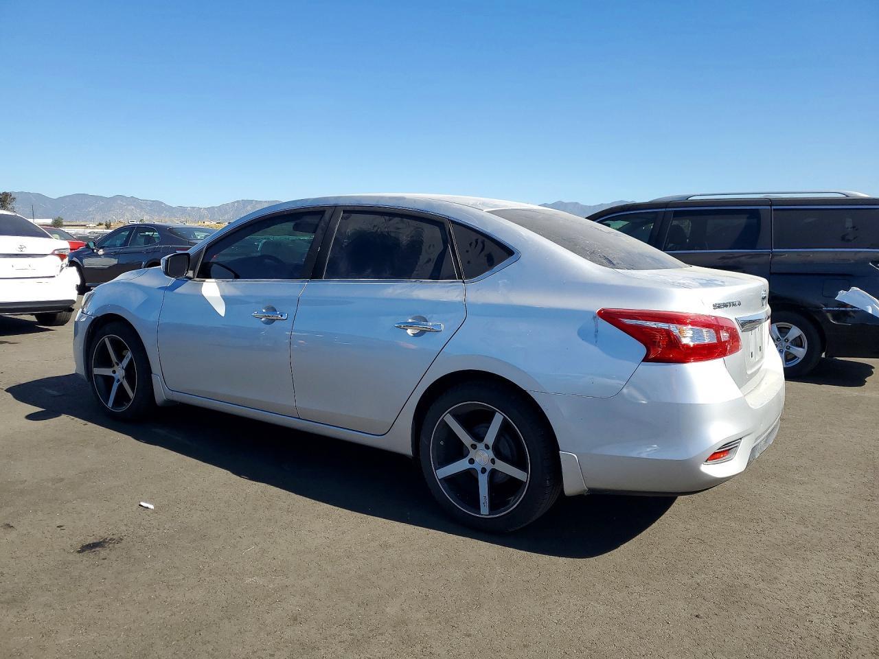 2017 Nissan Sentra - Фото 2