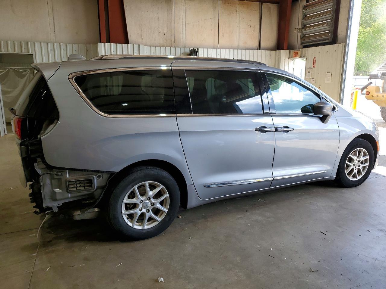 2020 Chrysler Pacifica Touring L - Image 3