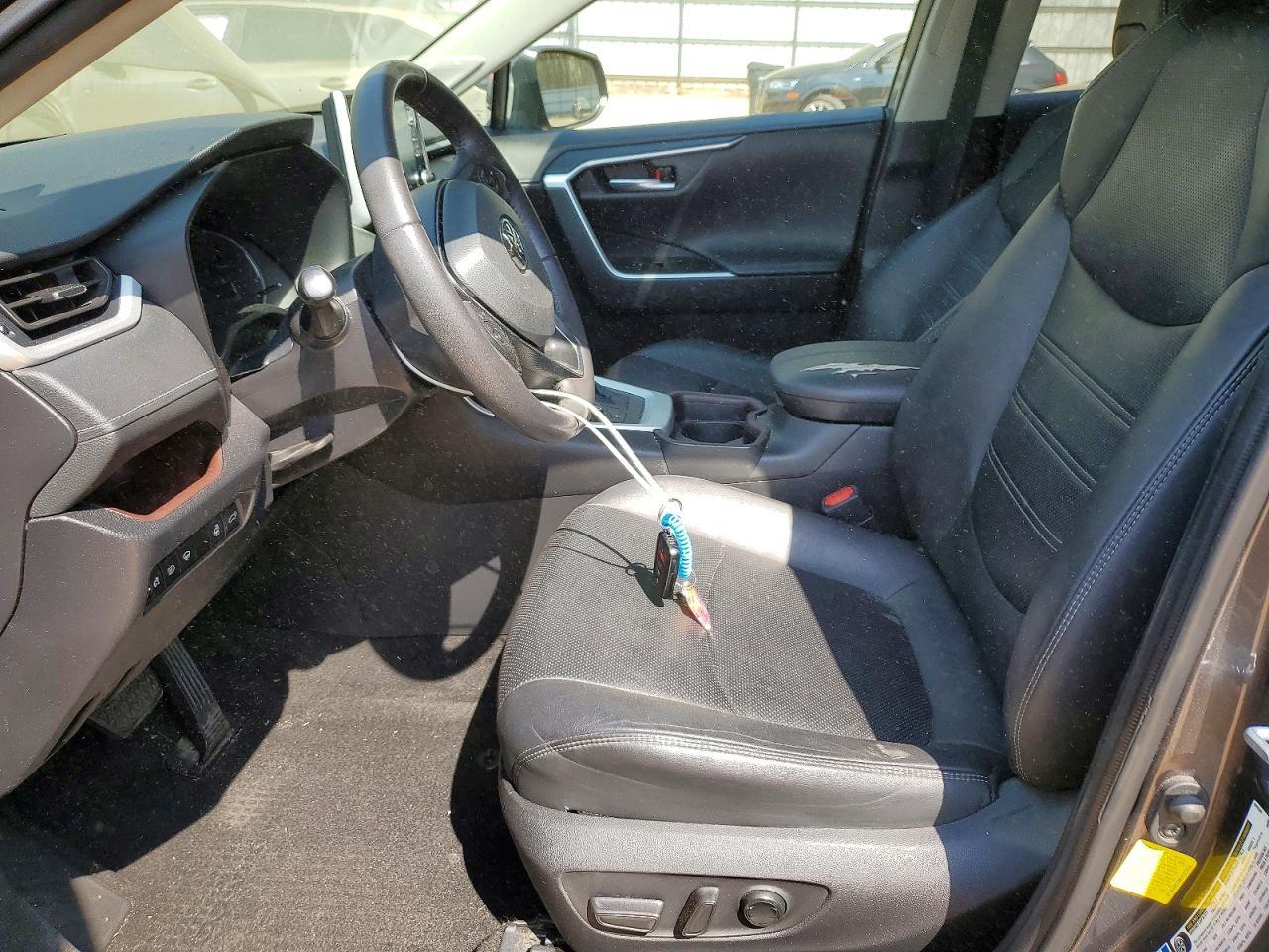 2021 Toyota Rav4 Hybrid Limited - Image 7