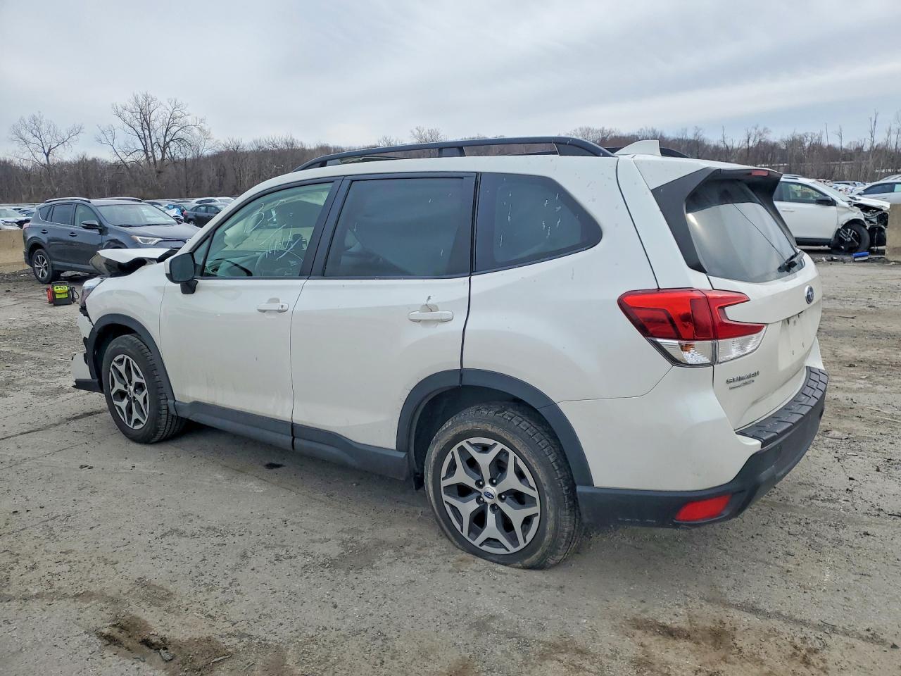 2019 Subaru Forester Premium - Image 2