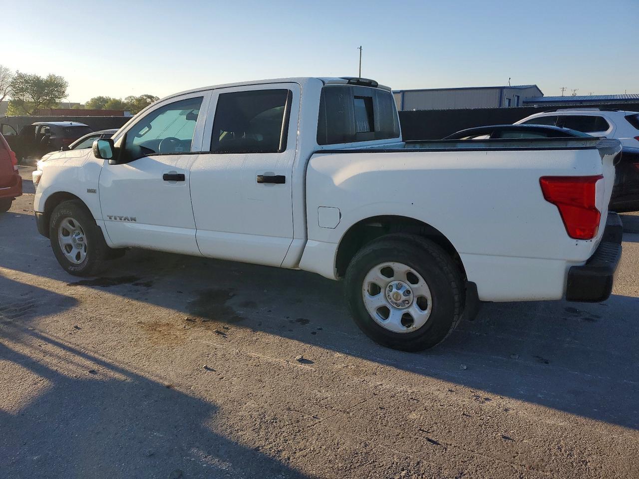 2017 Nissan Titan S - Фото 2