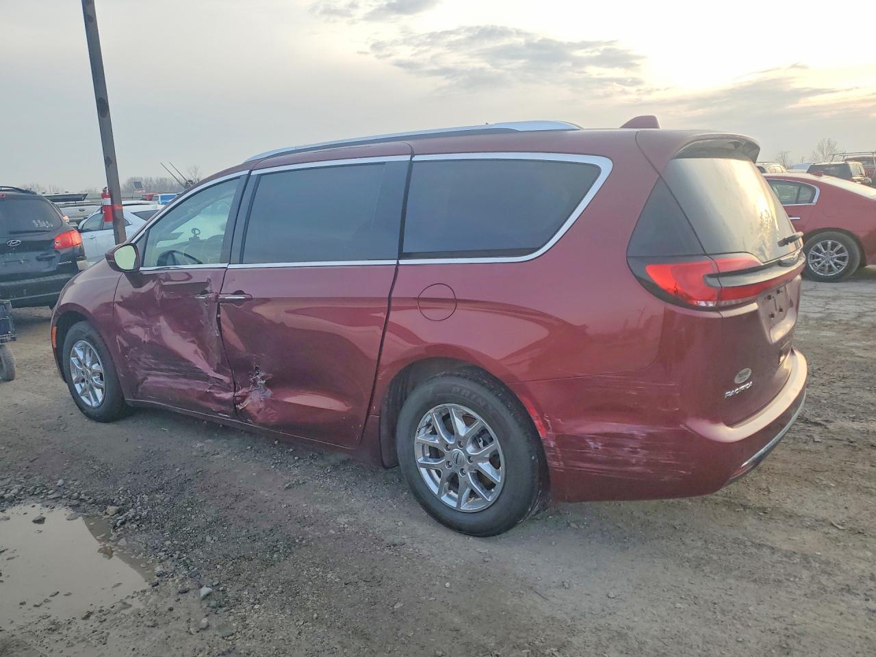 2021 Chrysler Pacifica Touring L - Image 2