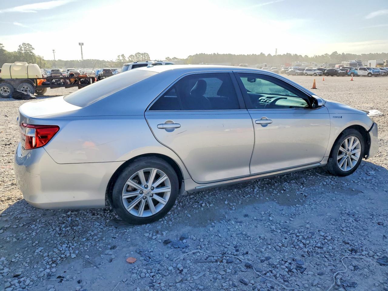 2012 Toyota Camry Hybrid Xle - Image 3