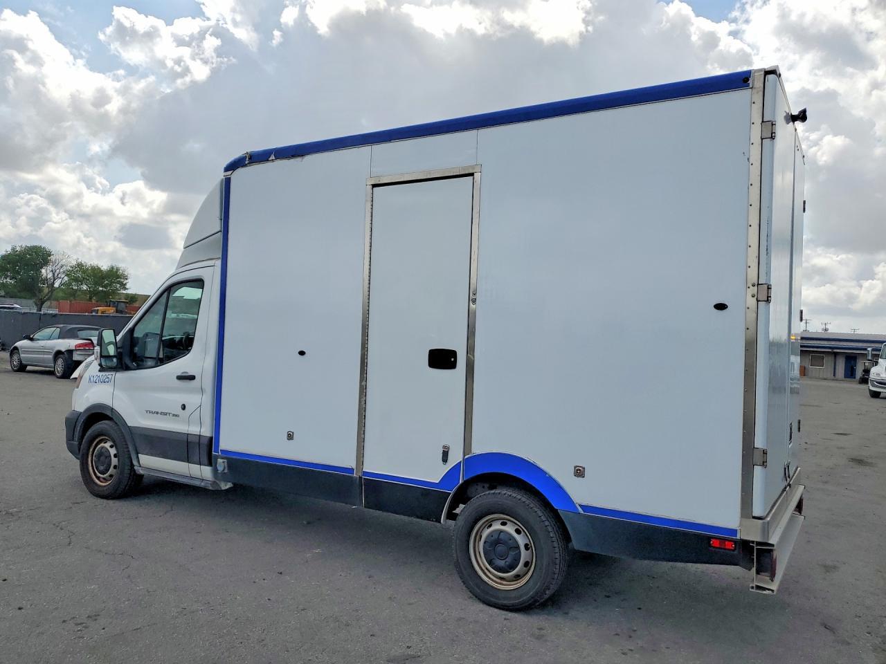 2021 Ford Transit Delivery Truck - Фото 2
