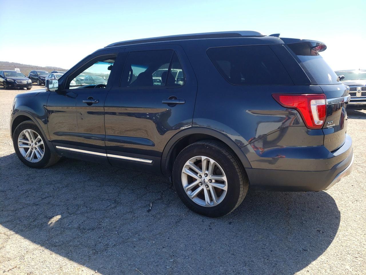 2017 Ford Explorer Xlt - Фото 2