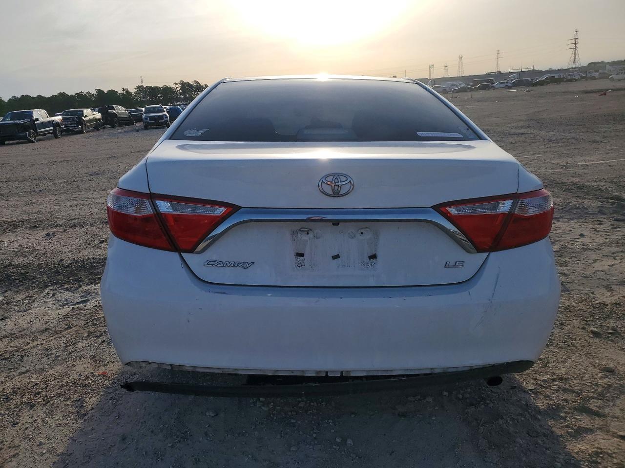 2016 Toyota Camry Le - Фото 6