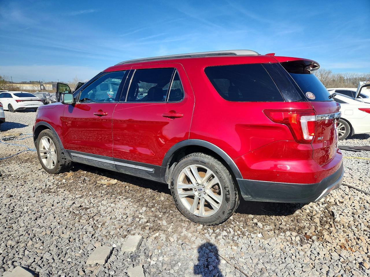 2017 Ford Explorer Xlt - Image 2