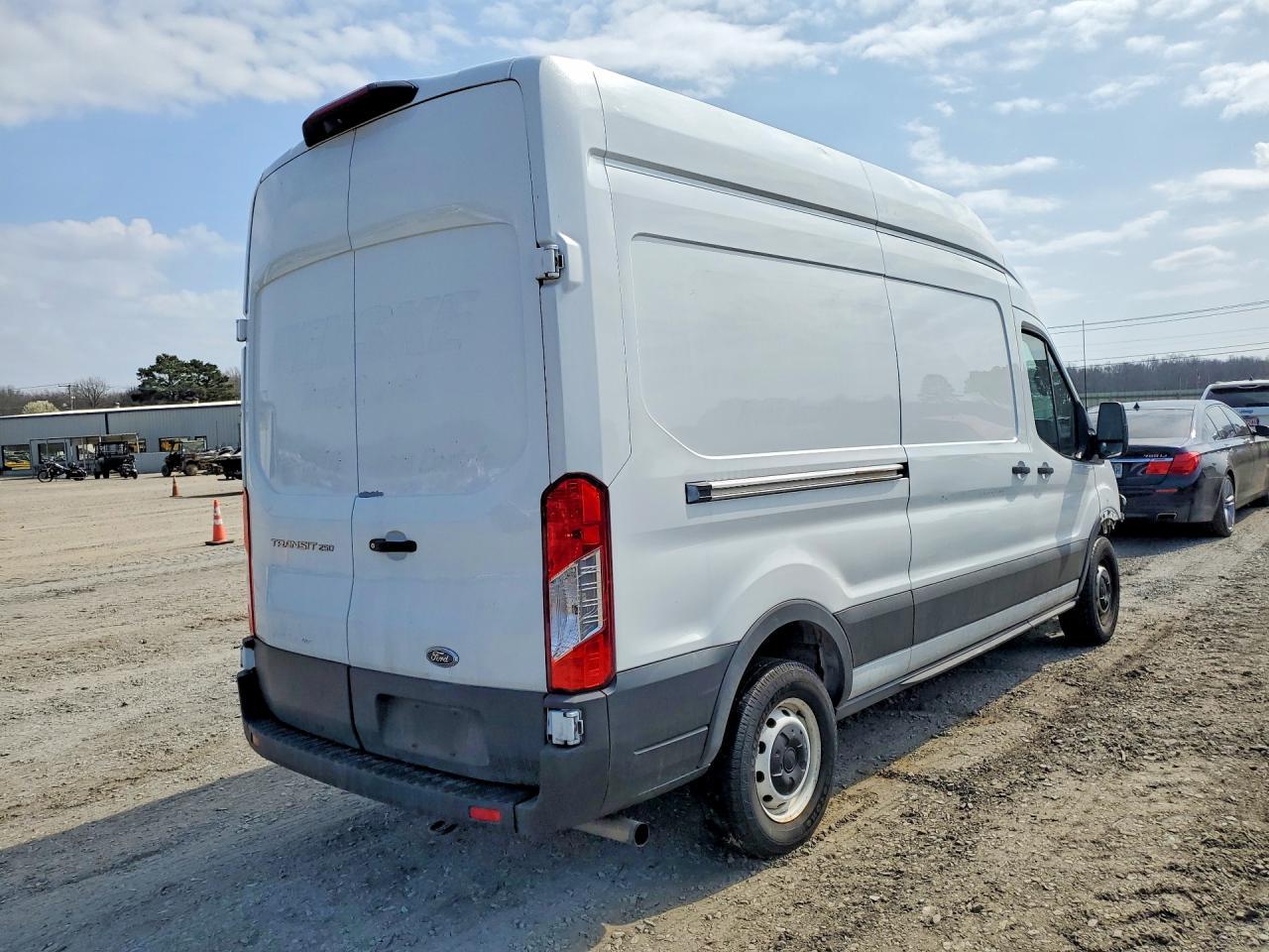 2021 Ford Transit 250 Delivery Van - Фото 3