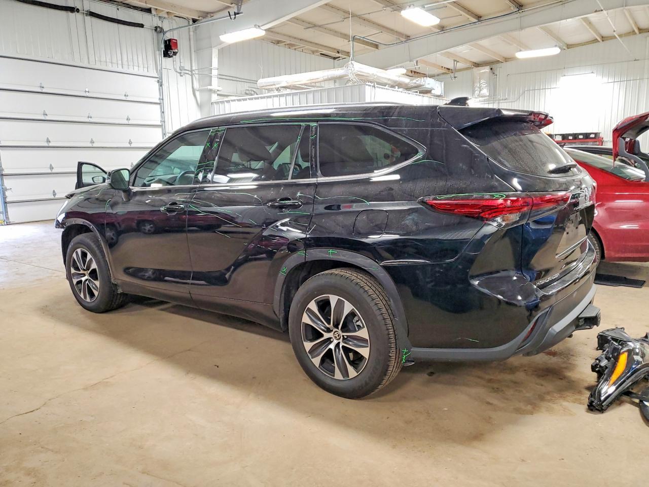 2021 Toyota Highlander Xle - Image 2