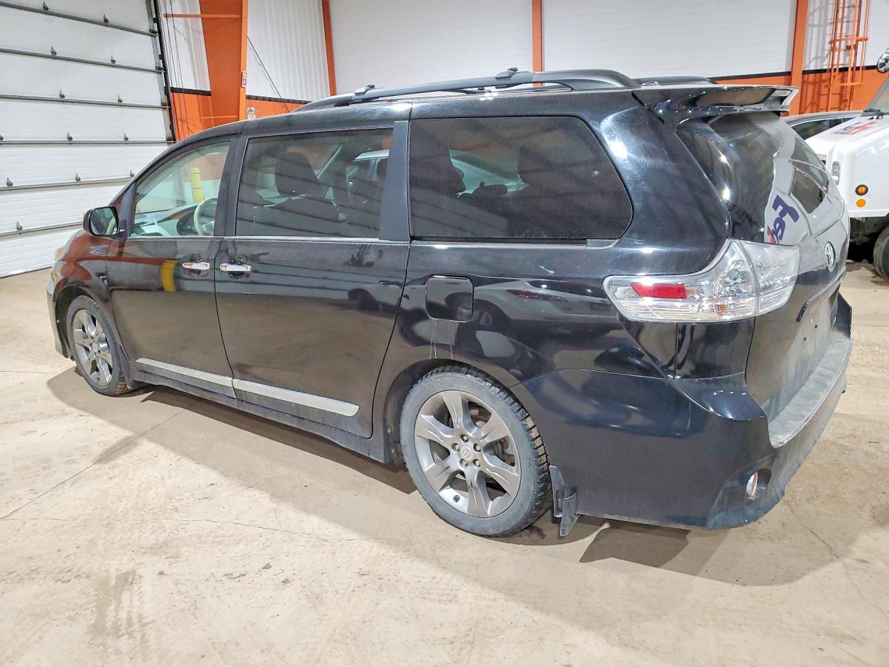 2014 Toyota Sienna Se 8-Passenger - Фото 2
