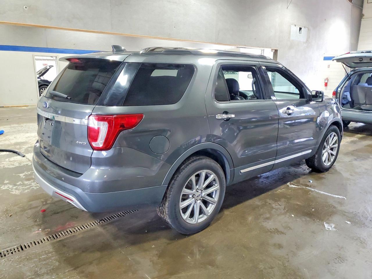 2017 Ford Explorer Limited - Image 3
