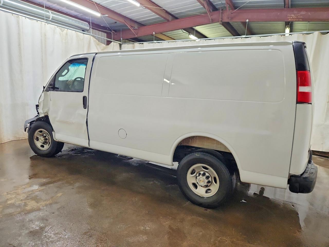 2025 Chevrolet Express G2500 - Фото 2