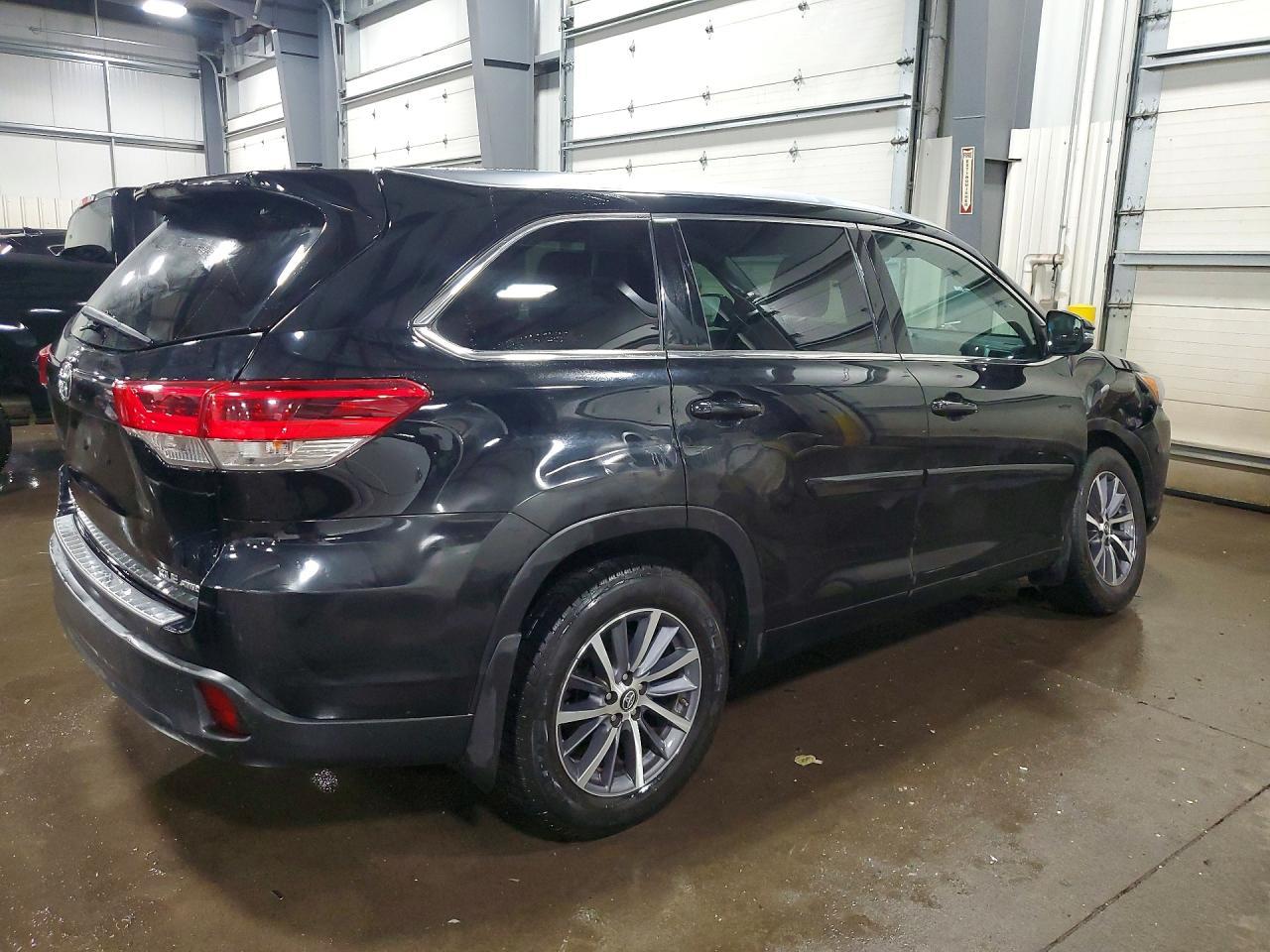 2018 Toyota Highlander Xle - Фото 3