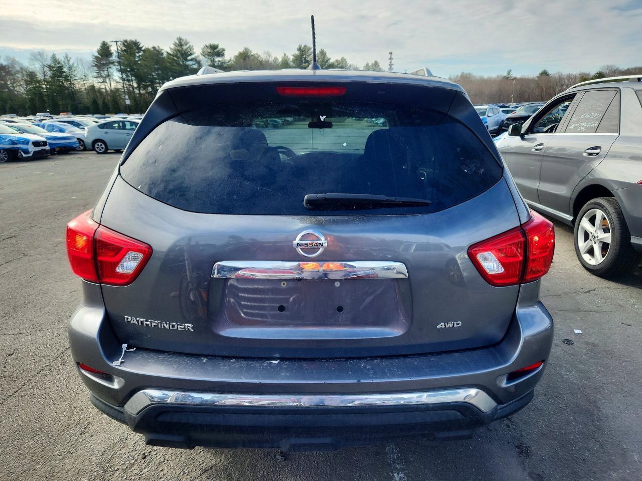2018 Nissan Pathfinder - Image 6