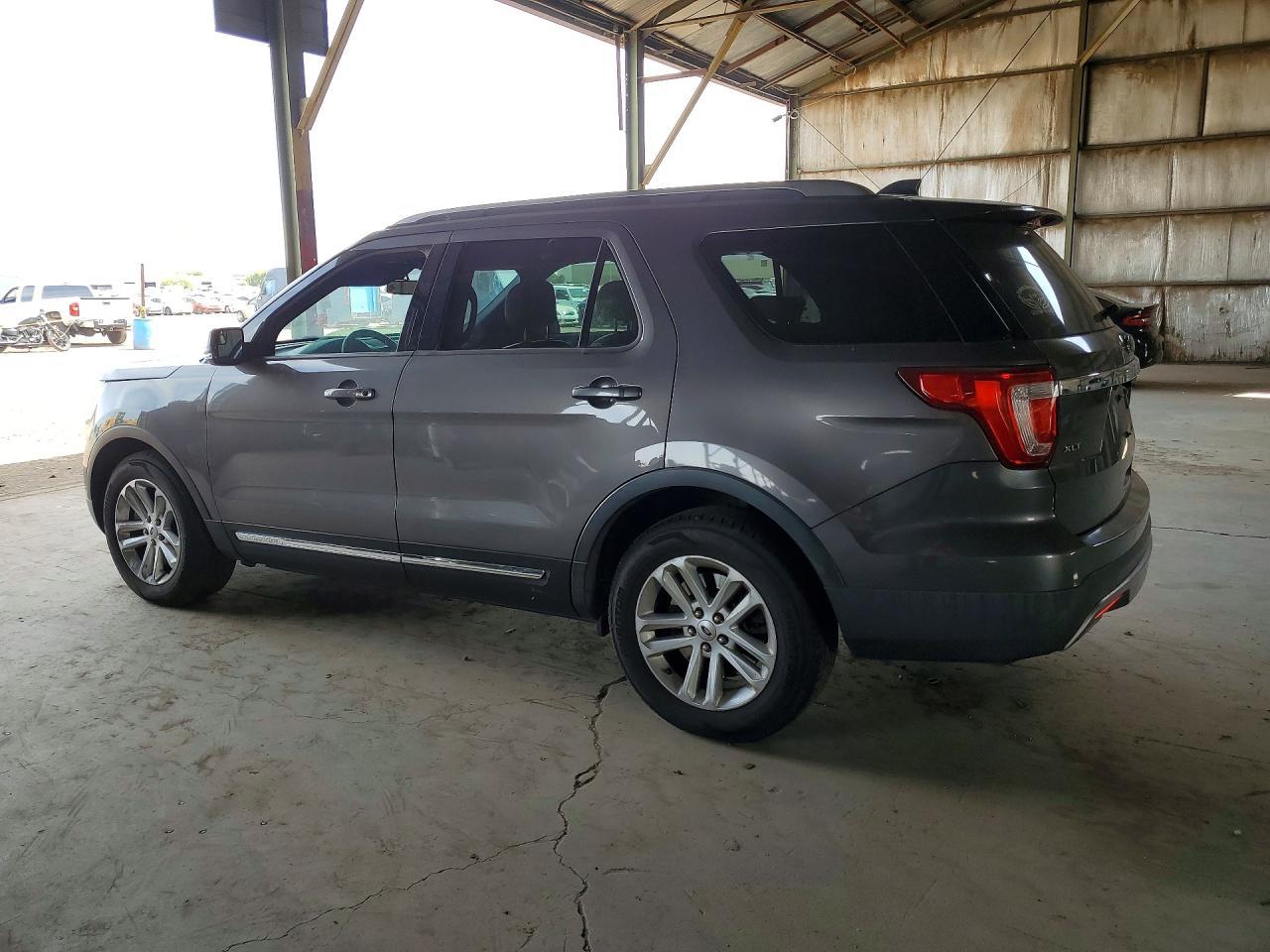 2016 Ford Explorer Xlt - Image 2