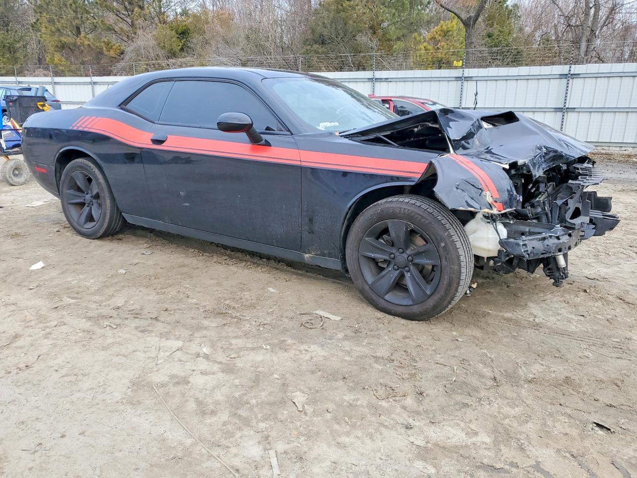 2016 Dodge Challenger Sxt - Image 4