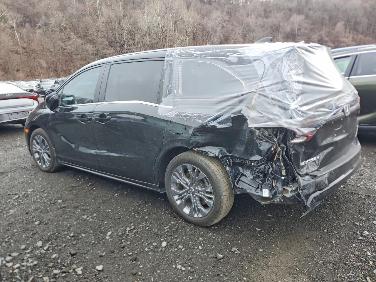 2025 Honda Odyssey Touring - Фото 2