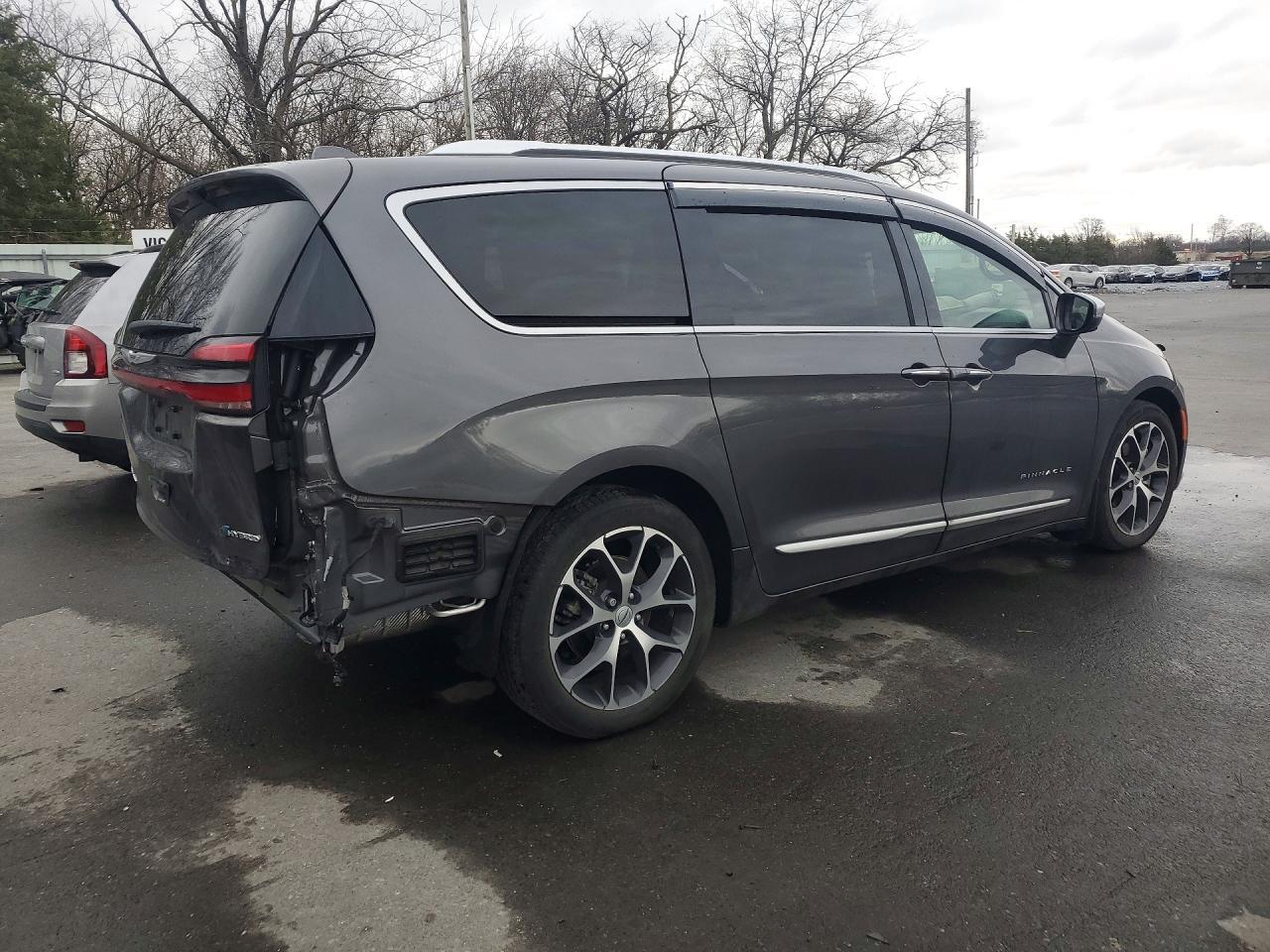 2022 Chrysler Pacifica Hybrid Pinnacle - Image 3