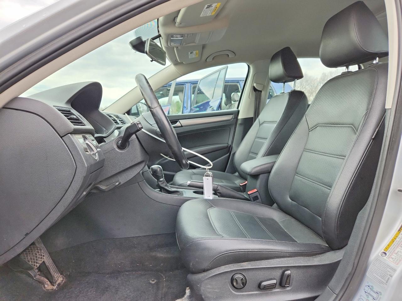2015 Volkswagen Passat S - Image 7