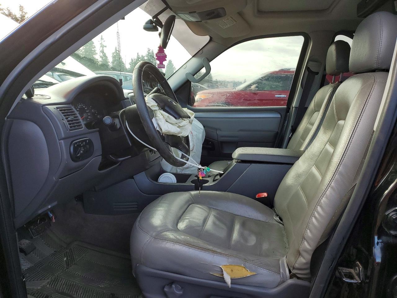 2004 Ford Explorer Xlt - Image 7