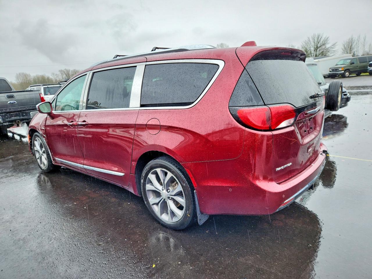 2017 Chrysler Pacifica Limited - Image 2