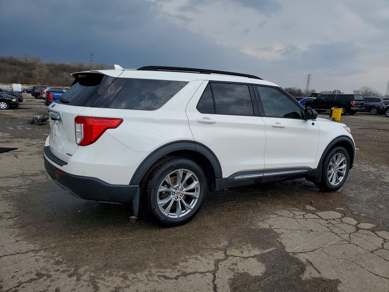 2022 Ford Explorer Xlt - Фото 3