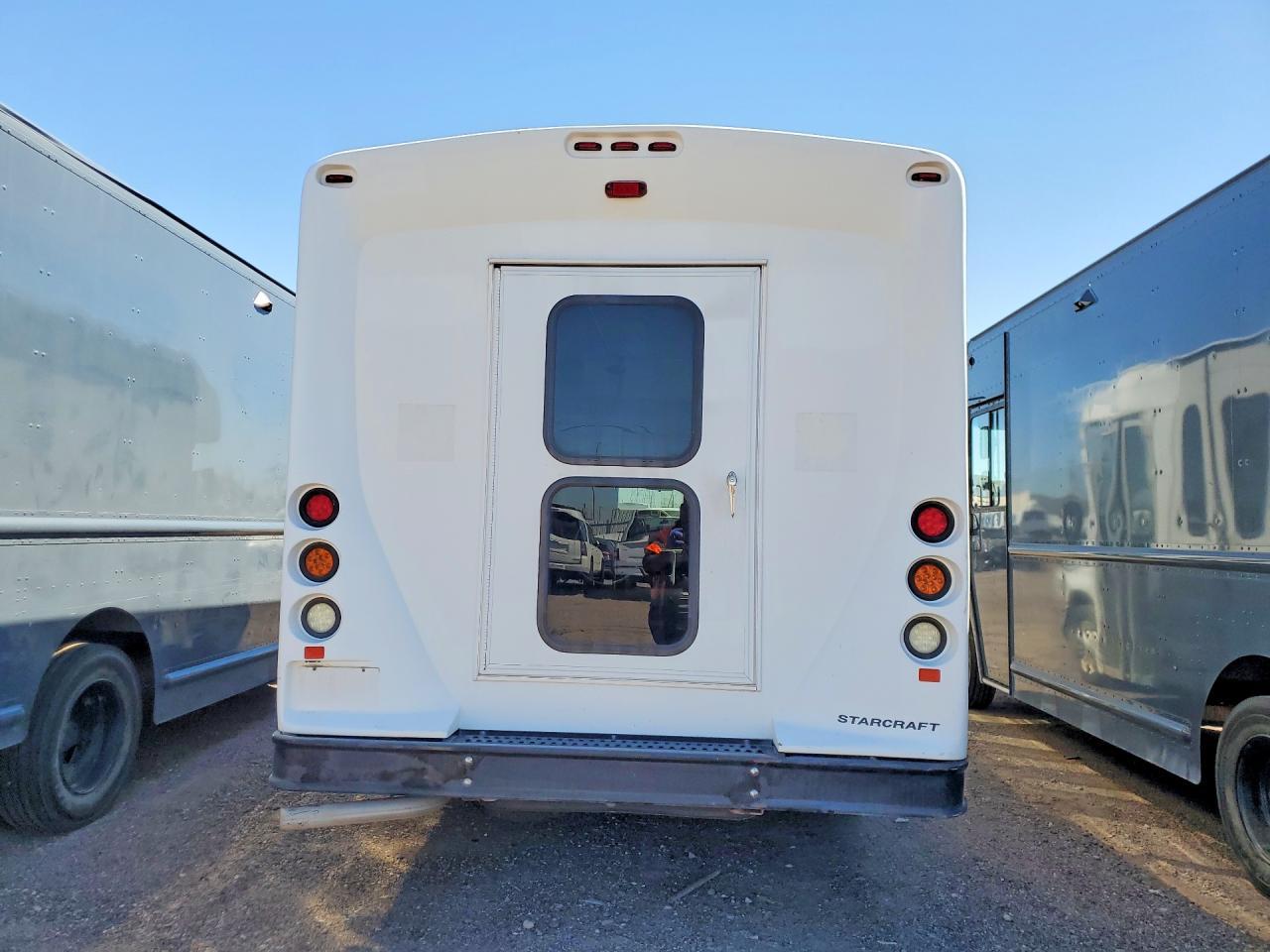 2017 Ford E350 Shuttle Bus - Image 6