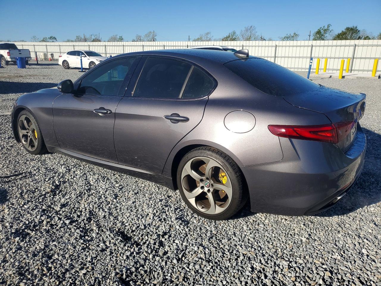 2018 Alfa Romeo Giulia - Фото 2