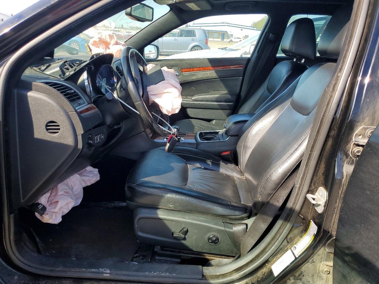 2014 Chrysler 300 - Image 7