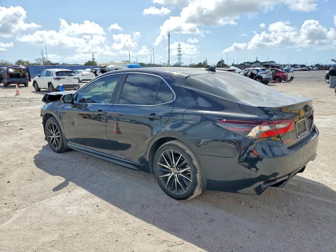2024 Toyota Camry Se - Фото 2