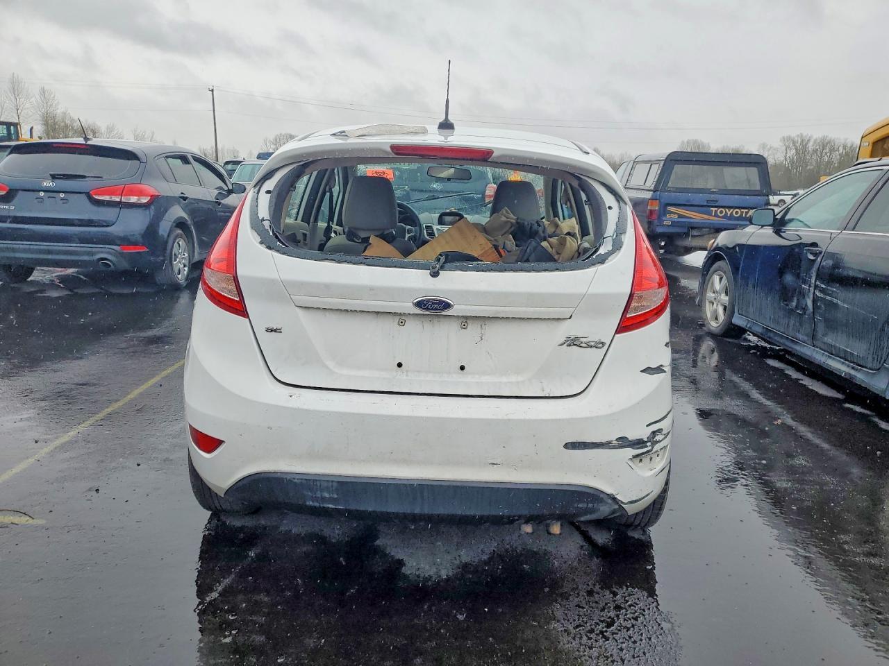 2013 Ford Fiesta Se - Фото 6