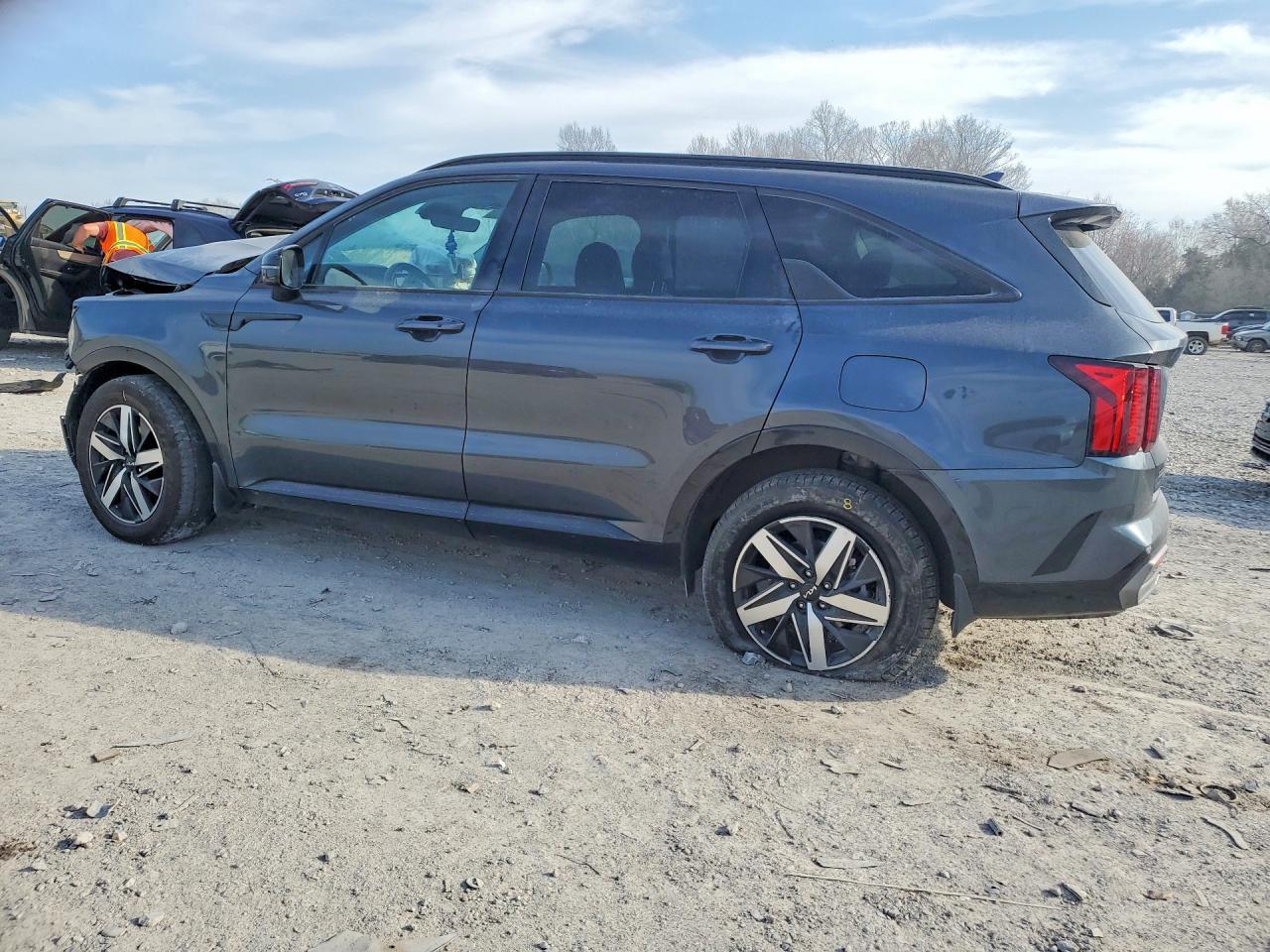 2022 Kia Sorento S - Фото 2