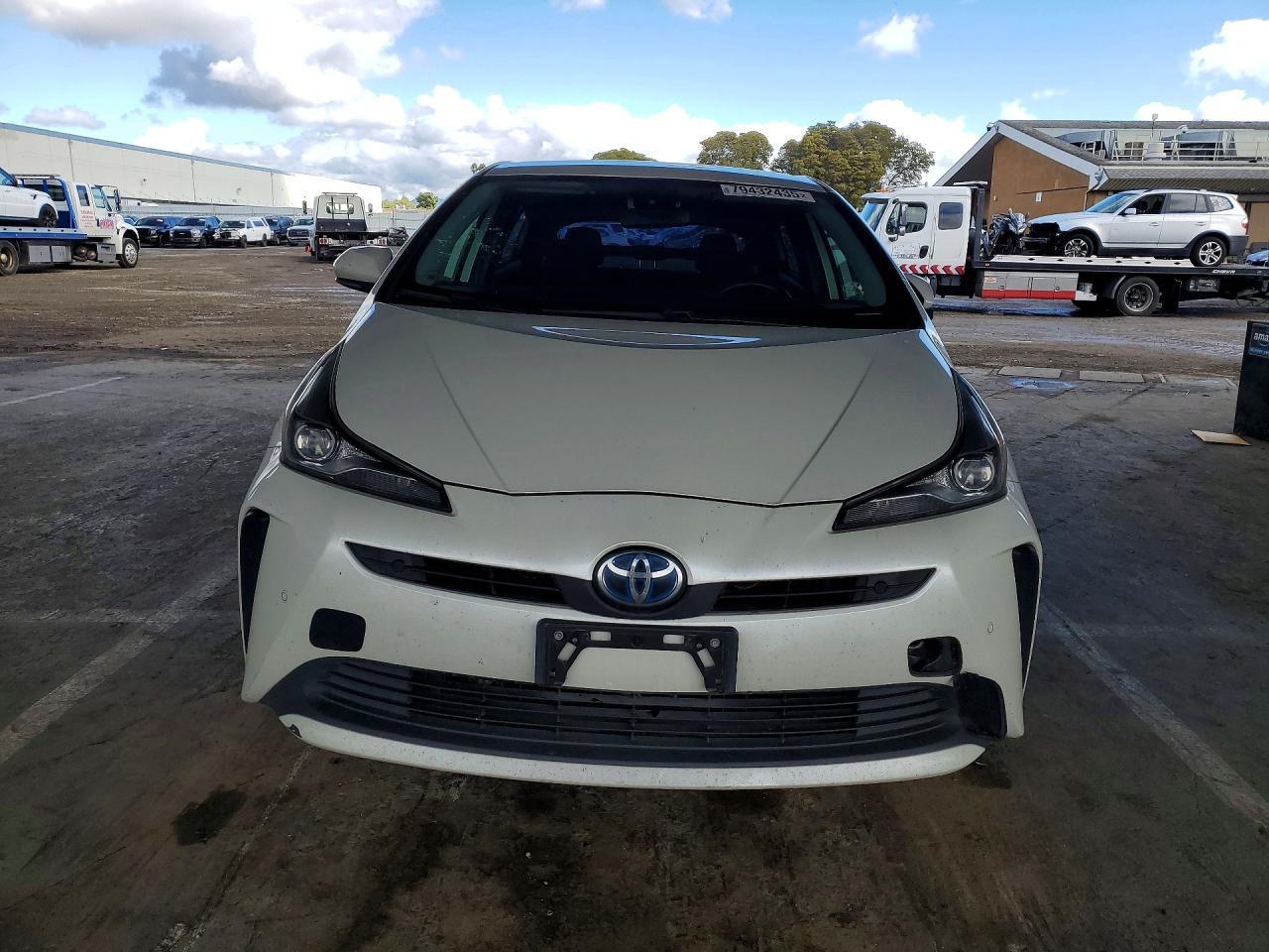 2019 Toyota Prius Le - Image 5