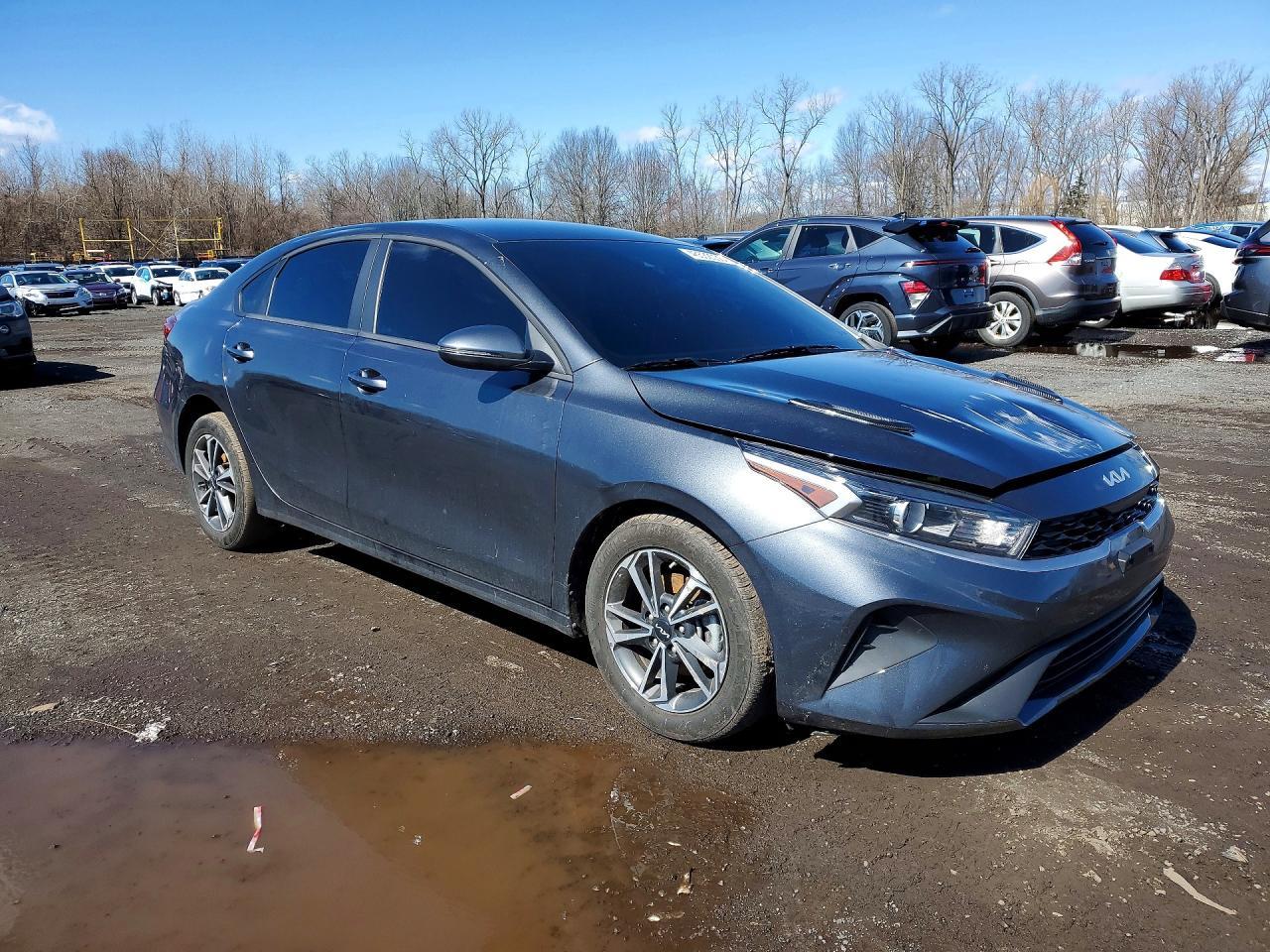 2024 Kia Forte Lxs - Image 4
