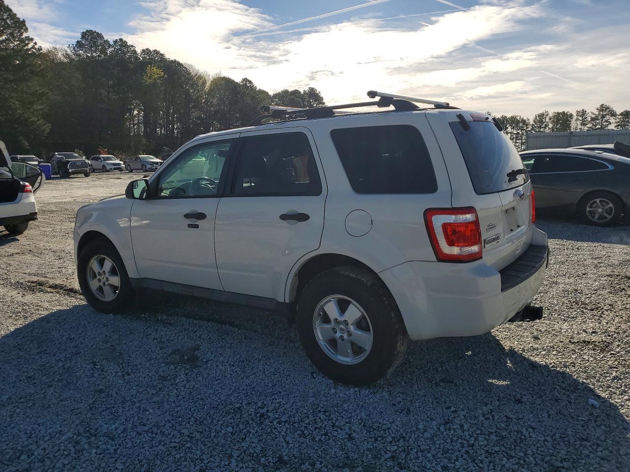 2011 Ford Escape Xlt - Фото 2