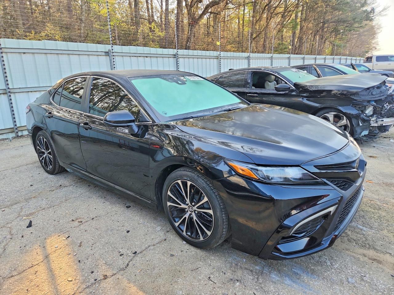 2022 Toyota Camry Se - Фото 4