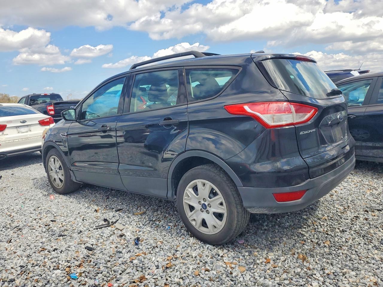 2014 Ford Escape S - Фото 2