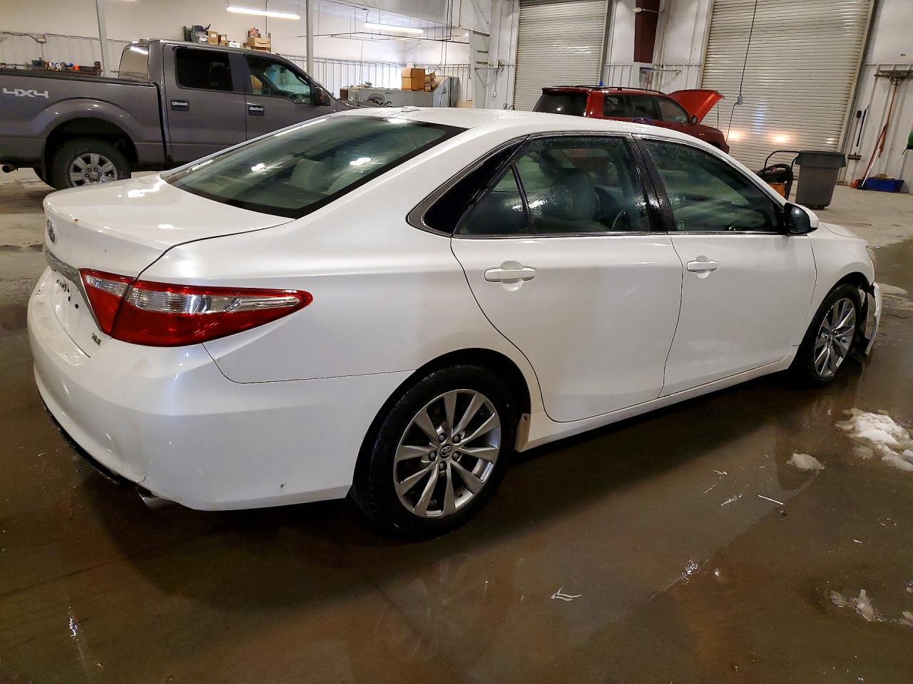 2015 Toyota Camry Xle - Фото 3