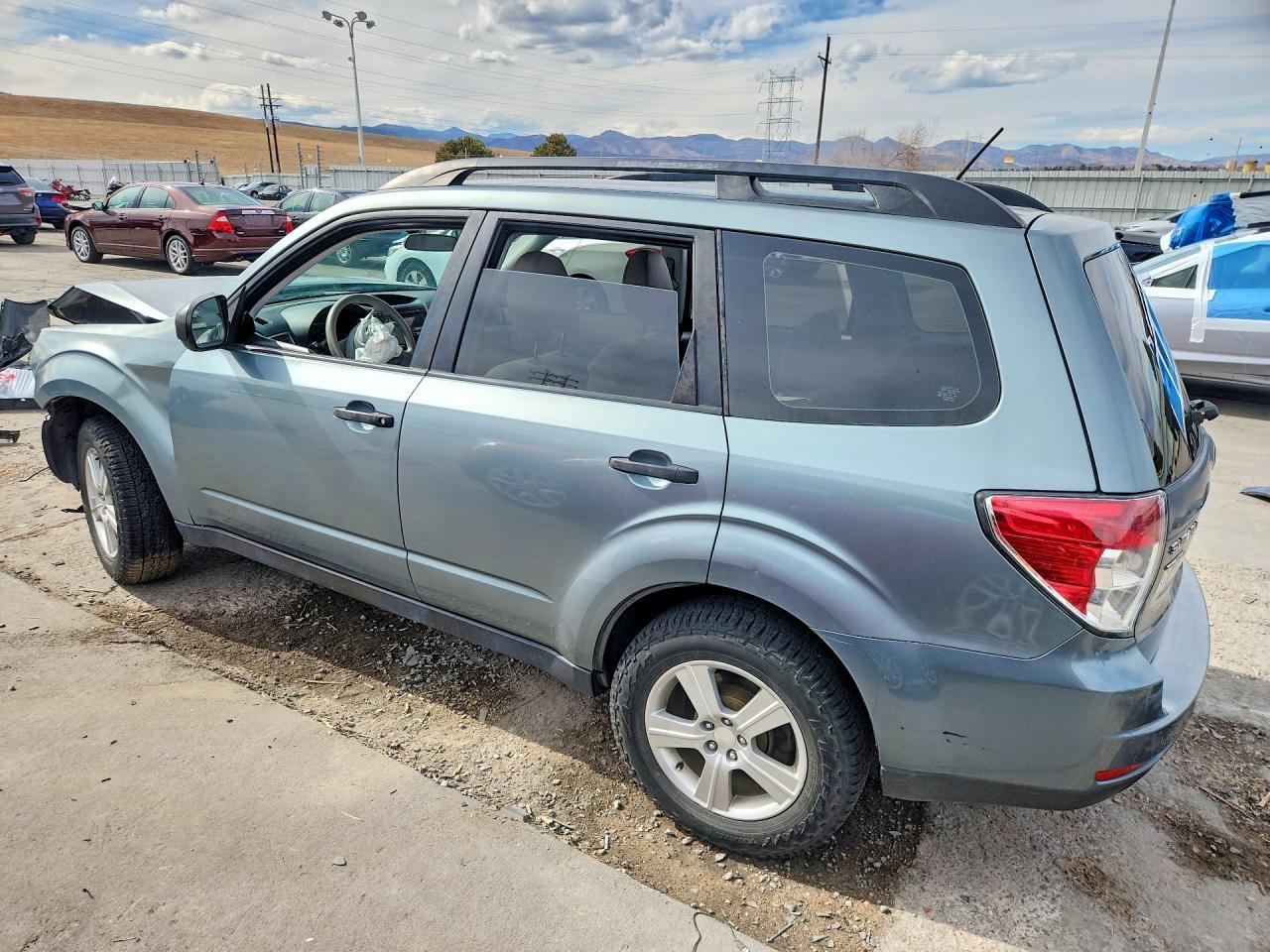 2011 Subaru Forester 2.5X - Фото 2
