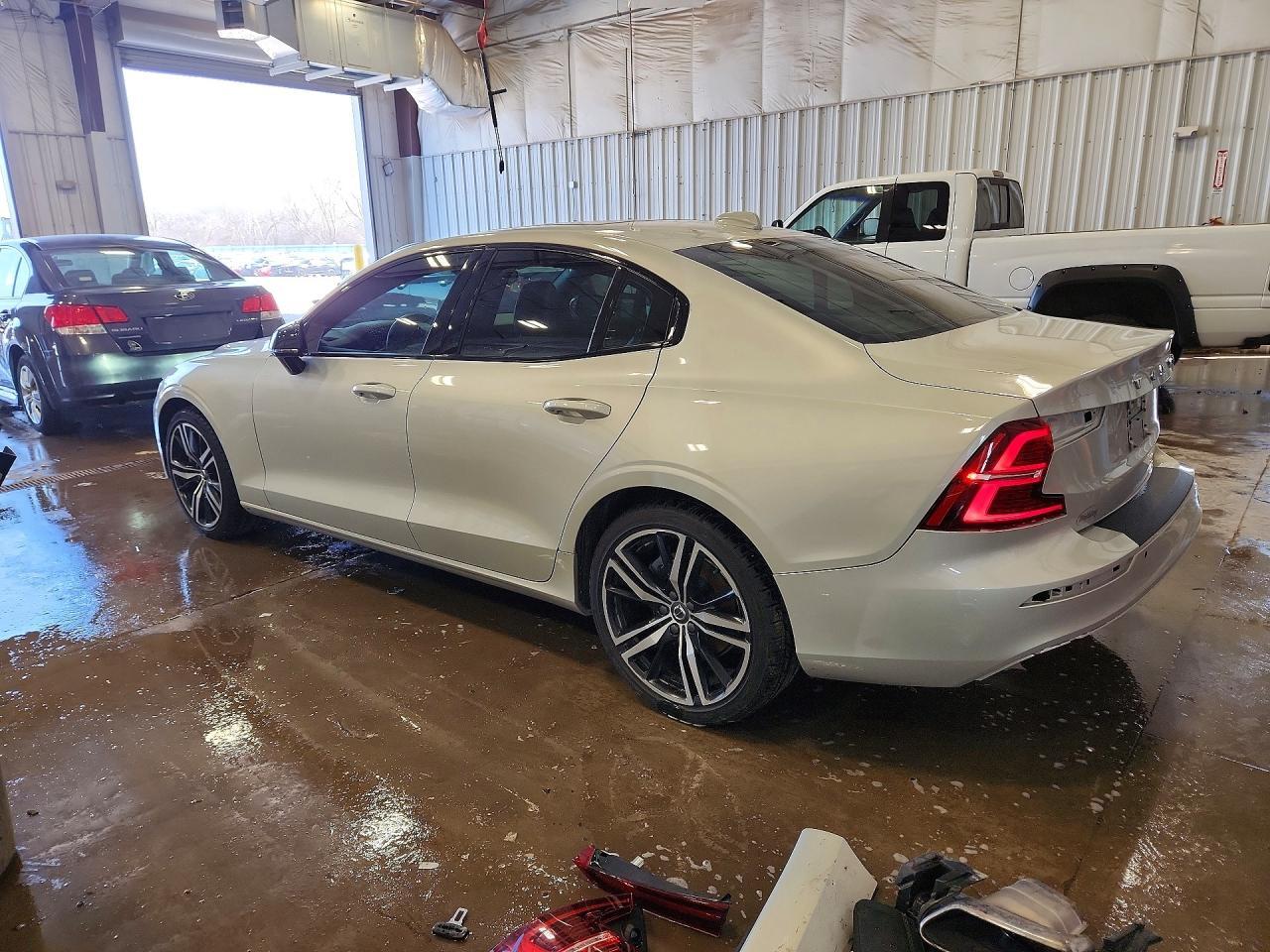 2021 Volvo S60 T5 R-Design - Фото 2