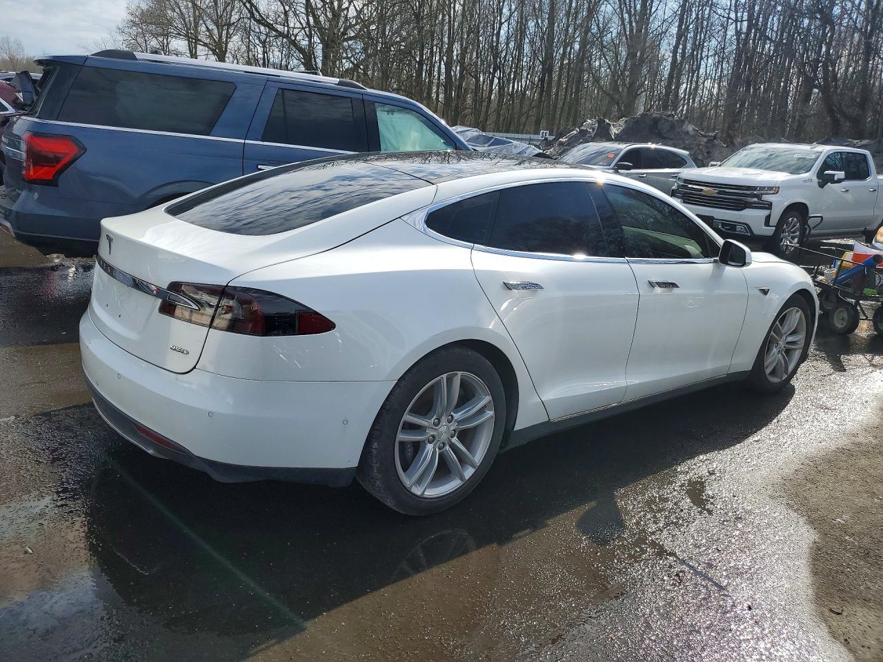 2015 Tesla Model S 85D - Фото 3