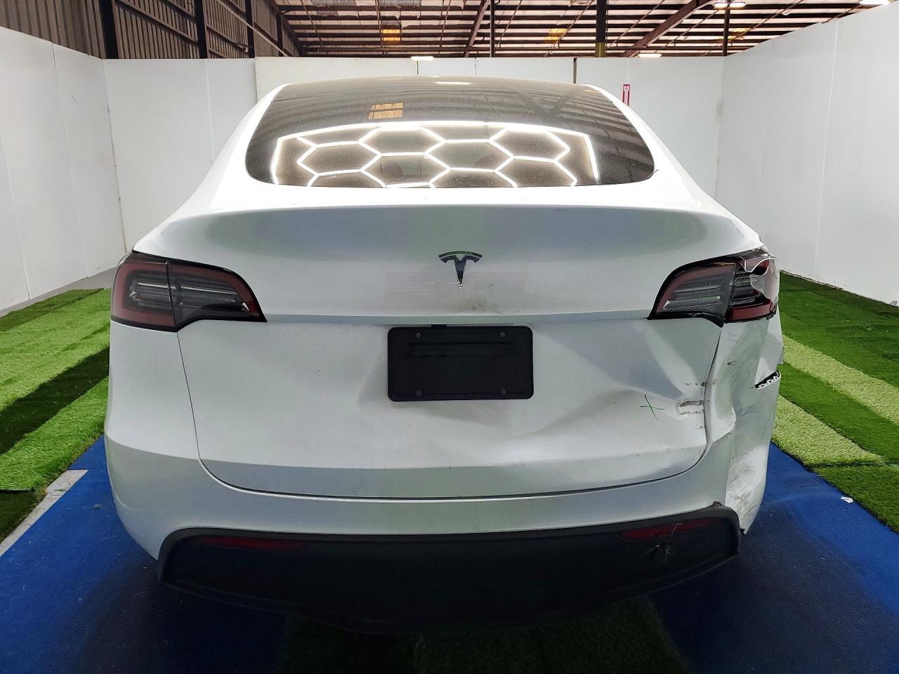 2023 Tesla Model Y - Image 6